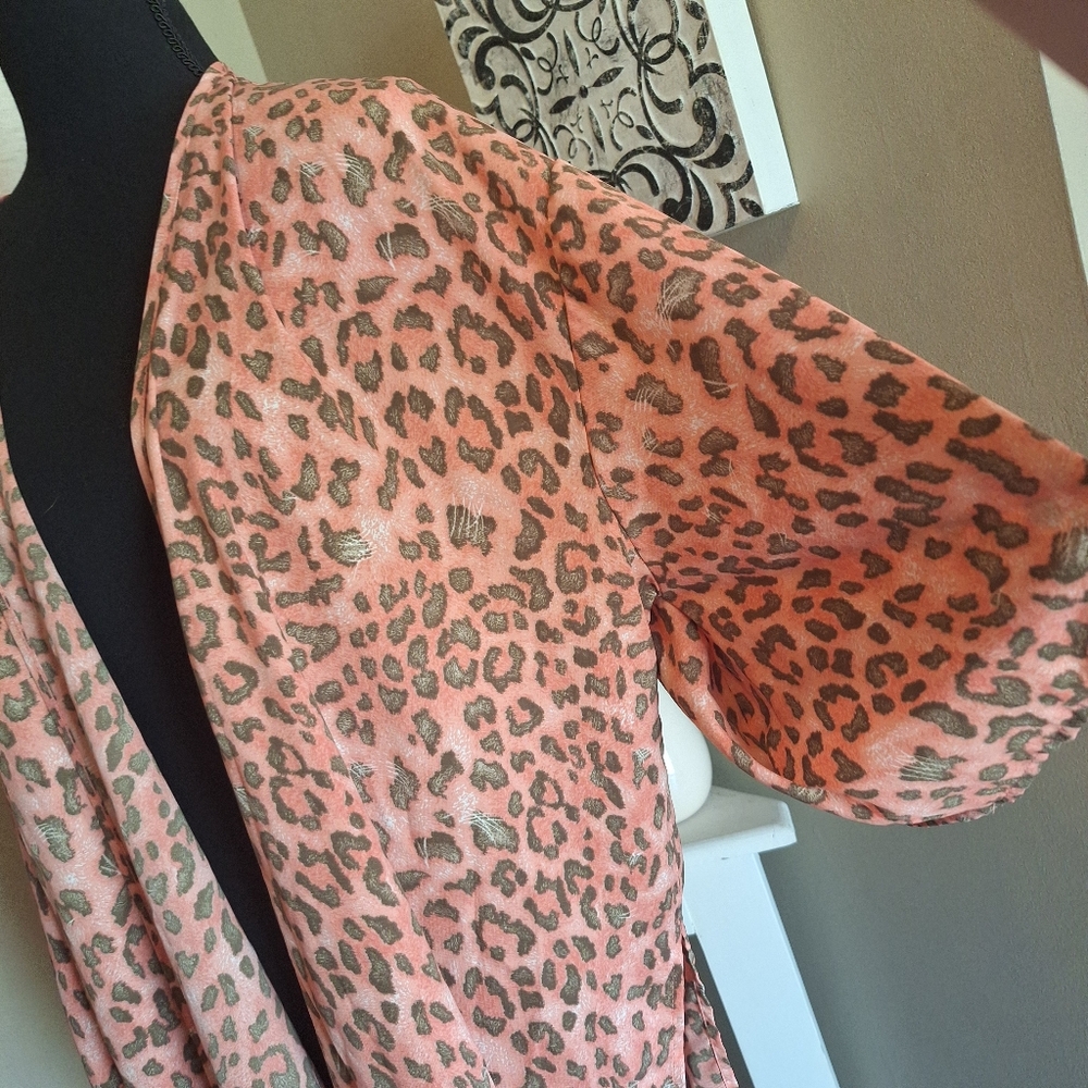 NICE! Pinkish Coral Leopard Print Kimono Sz Large By mts - Picture 3 of 16